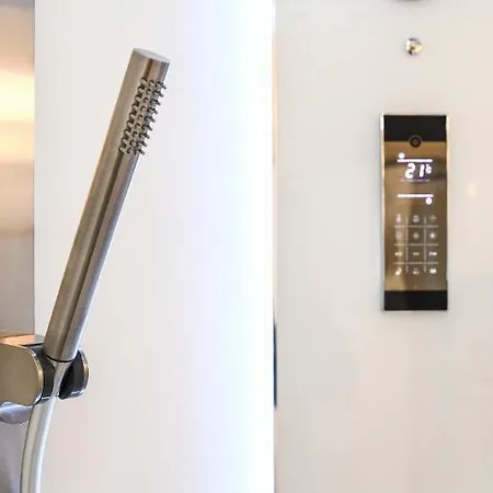 Готель Madali And