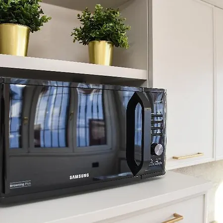 Madali And Готель Брешія