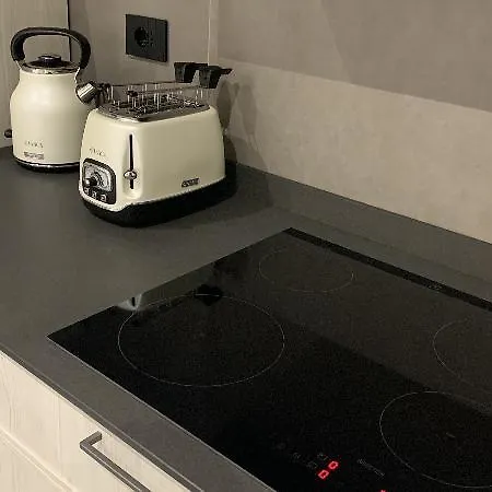 Madali And Готель Брешія