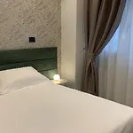 Hotel Madali And